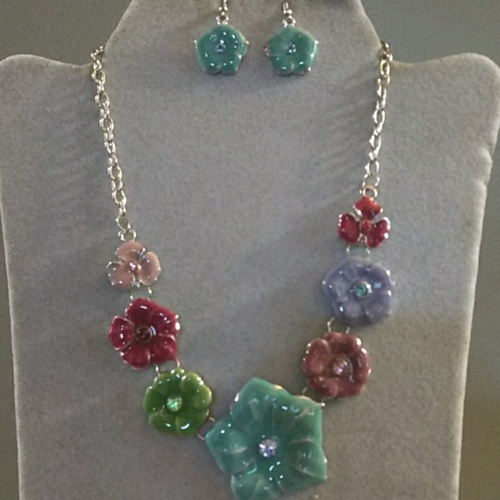 Necklace and earring set